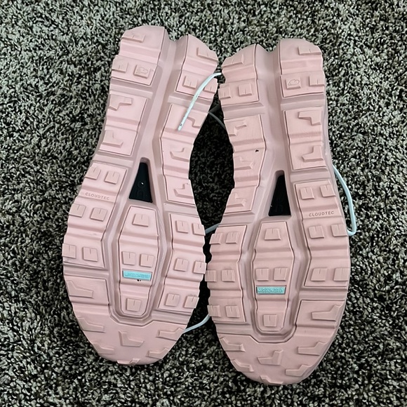 On Cloud Pink & Green Running Sneaker, like new - Picture 5 of 6